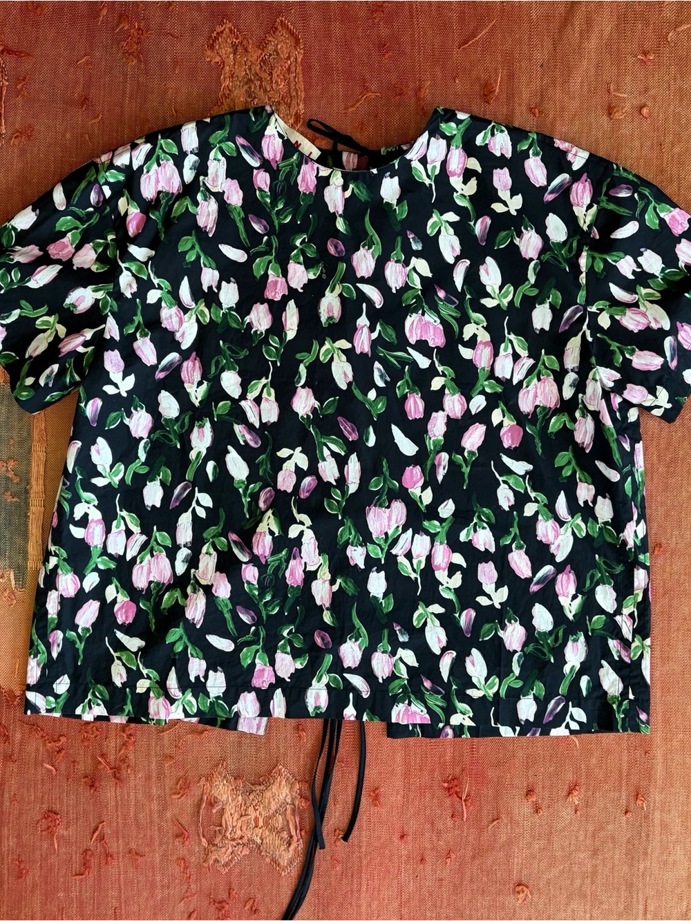 Marni Black Floral Tie Back Short Sleeve Top with Pink Tulip Print size 10 - Picture 4 of 8